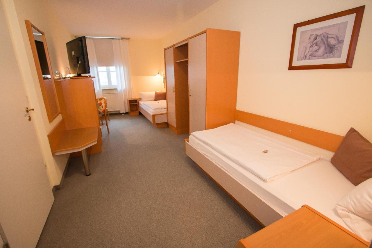 Hotel Garni Am Markt - Businesshotel - Fruehstuecksbuffet - Fahrradabstellplatz - Hunde Willkommen Neustadt bei Coburg Bagian luar foto